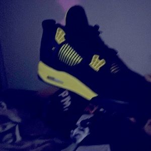 Jordan 4s black in yellow